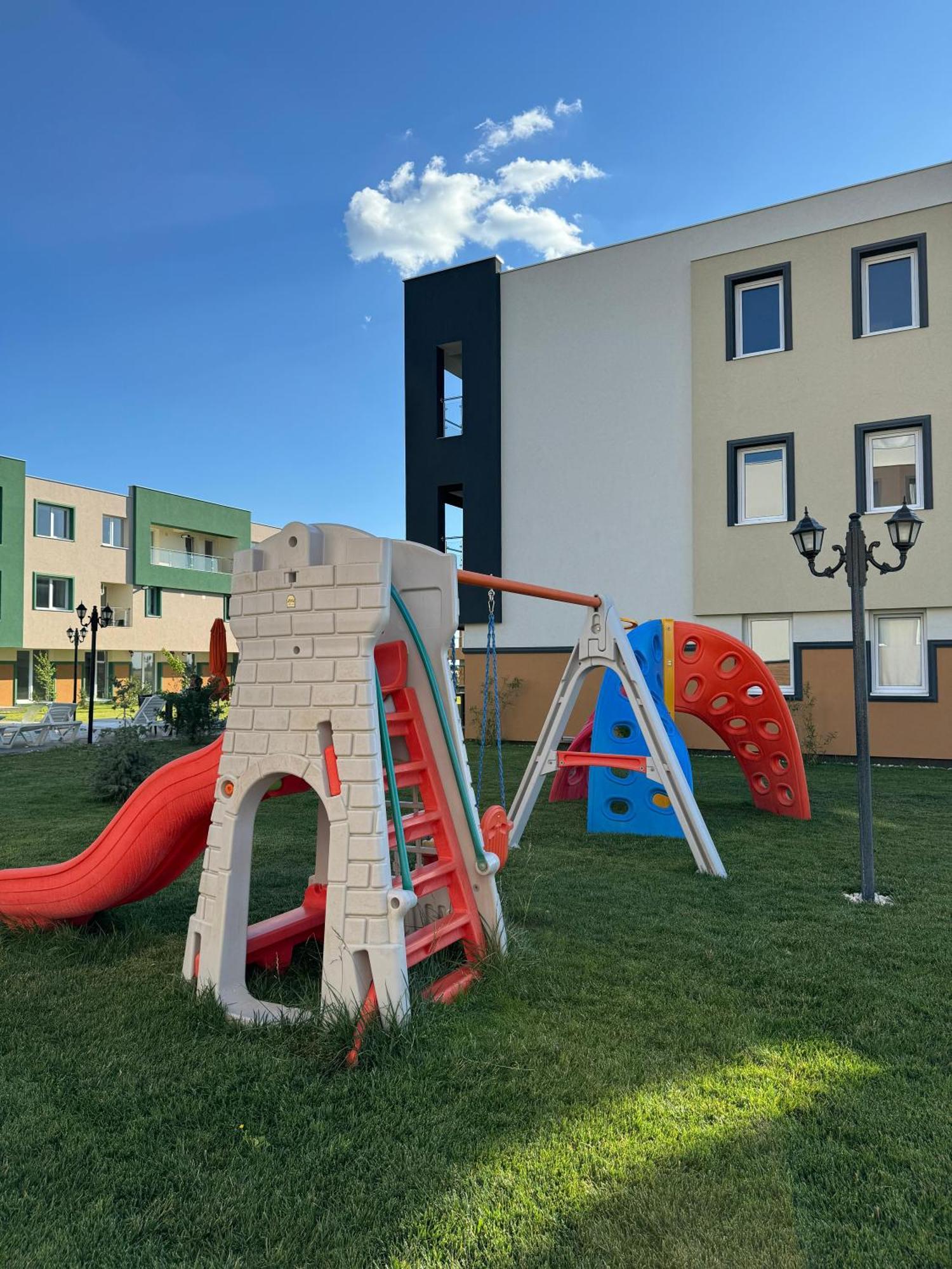Libertatii Gardens Poolside Airport&Therme Otopeni Exterior foto