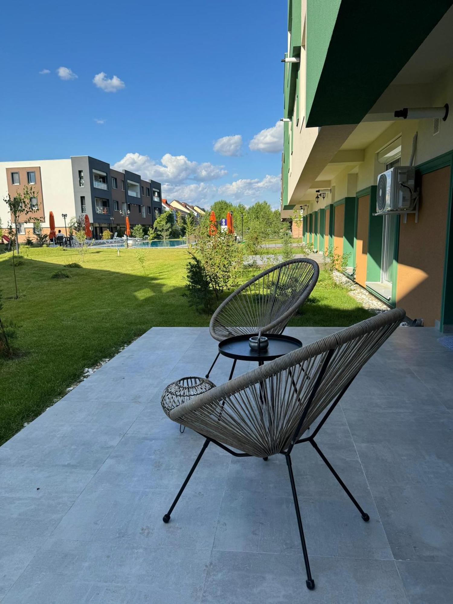 Libertatii Gardens Poolside Airport&Therme Otopeni Exterior foto